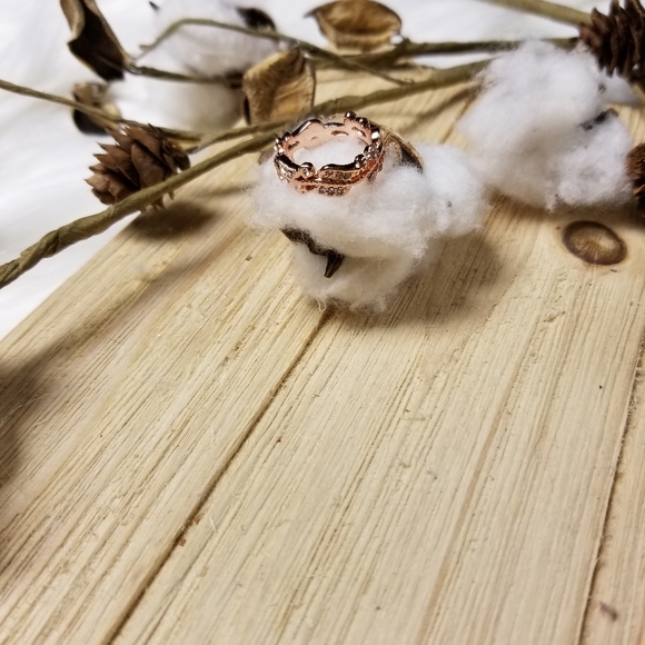 Gorgeous 18k plated Flower Lucky Vine Ring in ROSE GOLD - Picture 5 of 11